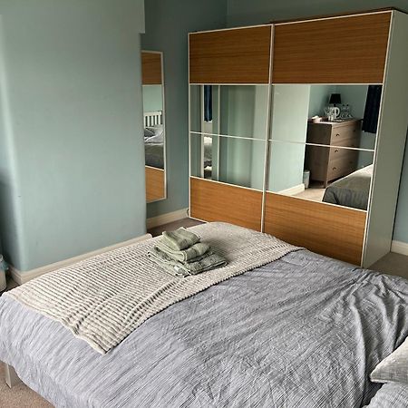 Quiet Double Bedroom With Garden View, Breakfast Hazel Grove Kültér fotó