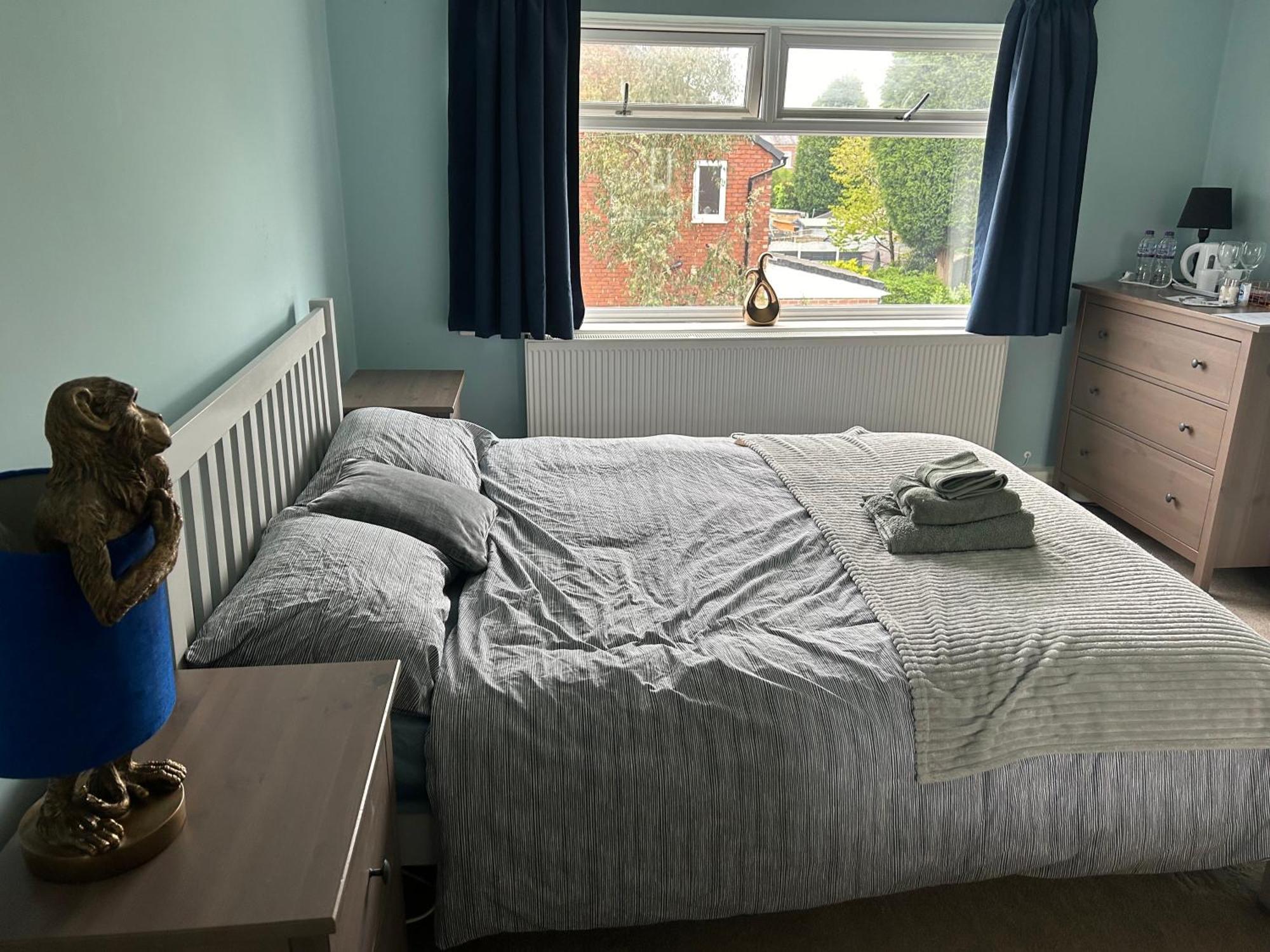 Quiet Double Bedroom With Garden View, Breakfast Hazel Grove Kültér fotó