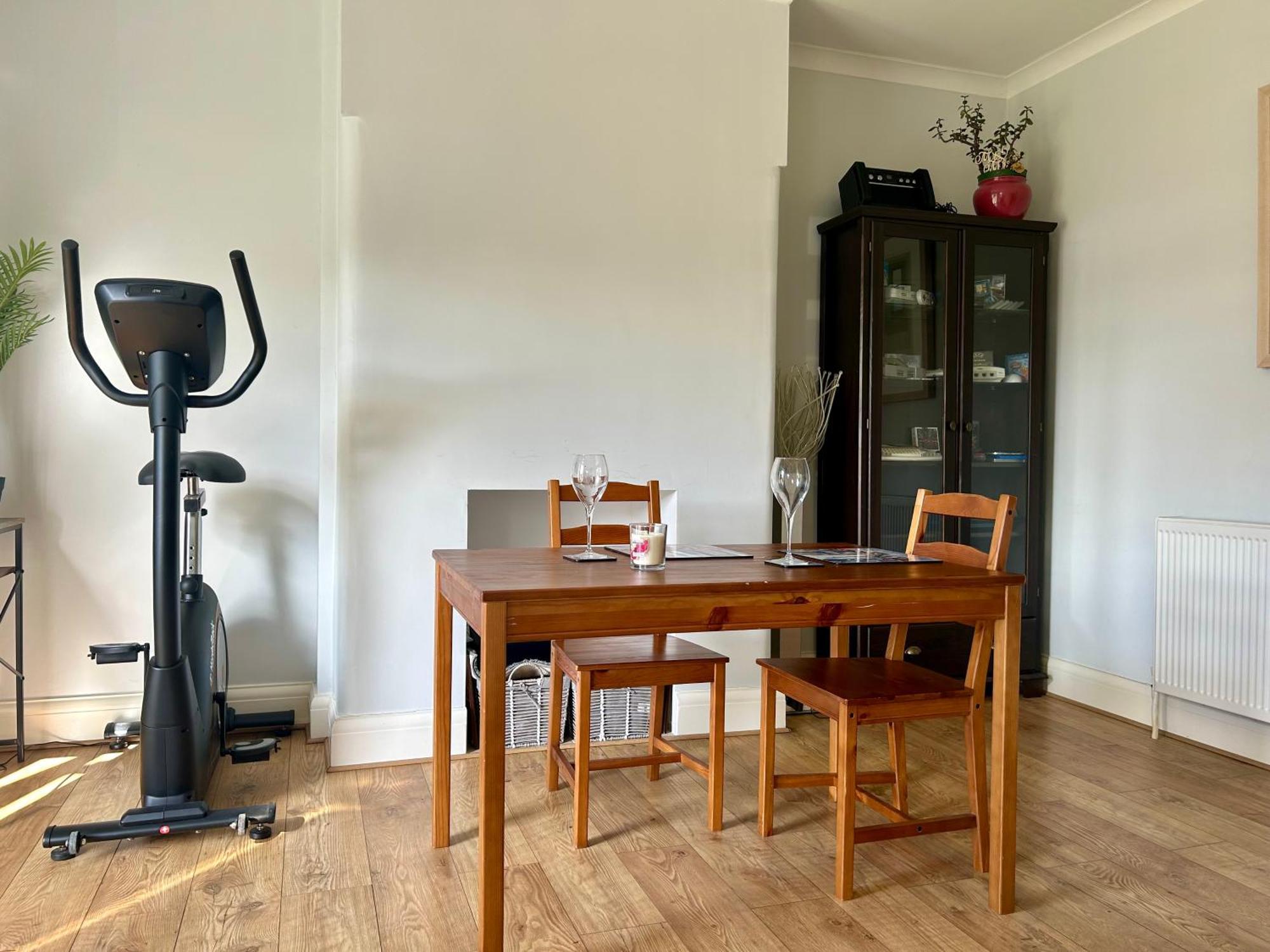 Quiet Double Bedroom With Garden View, Breakfast Hazel Grove Kültér fotó