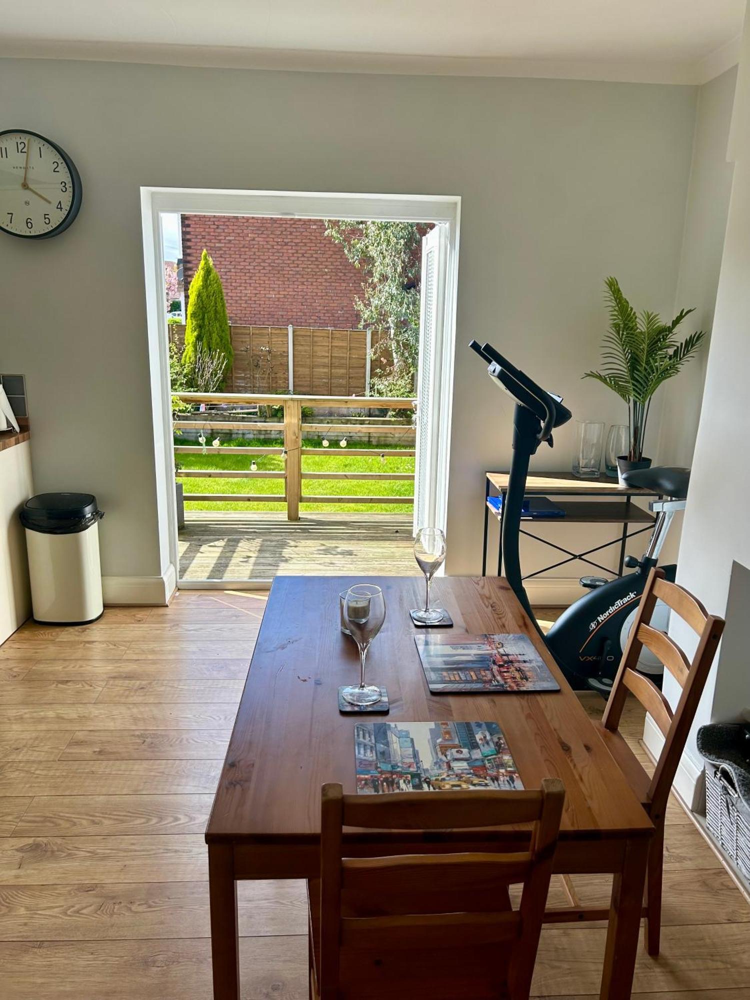 Quiet Double Bedroom With Garden View, Breakfast Hazel Grove Kültér fotó